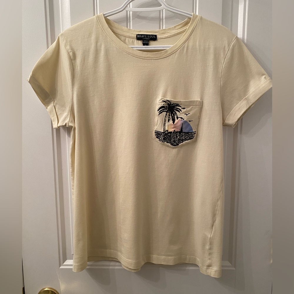 SIZE LARGE SHORT SLEEVE T-SHIRT WITH CUFFS ON SLEEVES IN BUTTER COLOUR